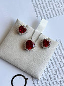 Conjunto Coração com Zircônia Cristal e Cherry em Banho de Ródio Branco